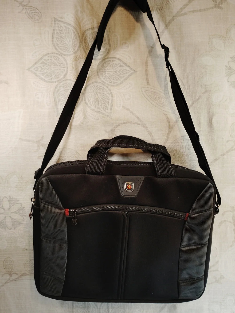 SwissGear Black Laptop/Messenger Bag/Briefcase Padded & Shoulder Strap